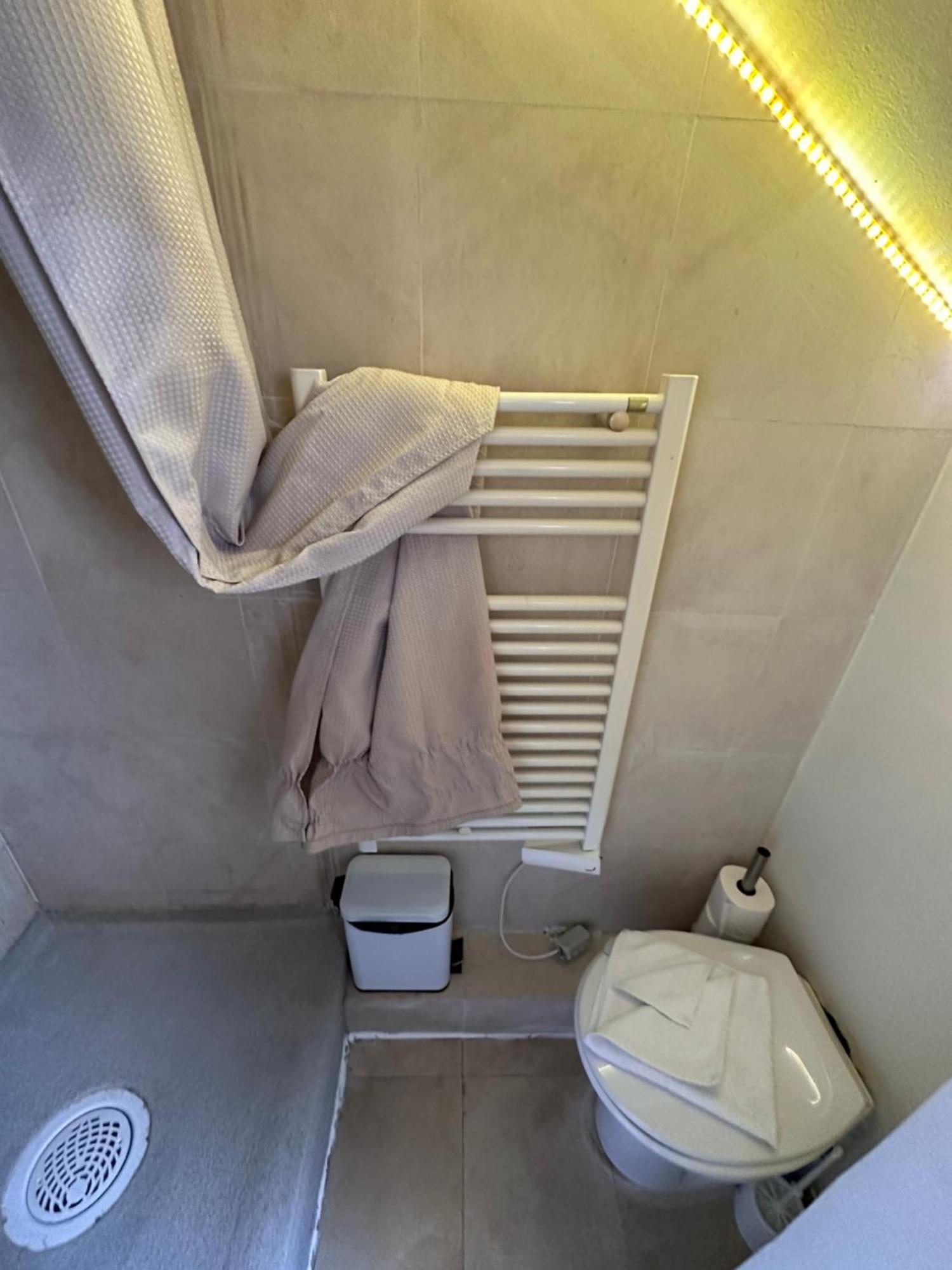 Апартаменты Marais Rooftop Studio - Metro Filles Du Calvaire Париж Экстерьер фото
