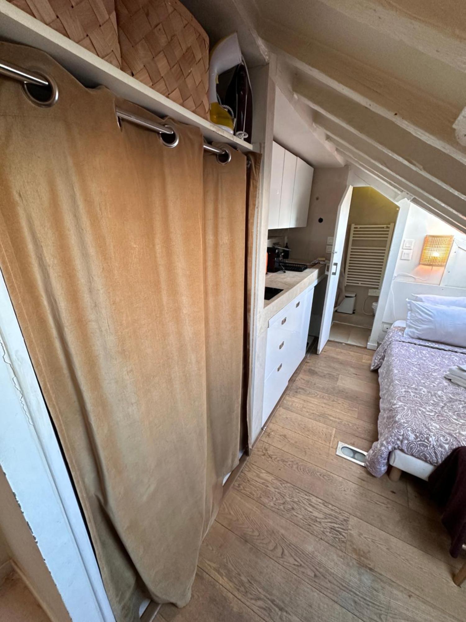 Апартаменты Marais Rooftop Studio - Metro Filles Du Calvaire Париж Экстерьер фото
