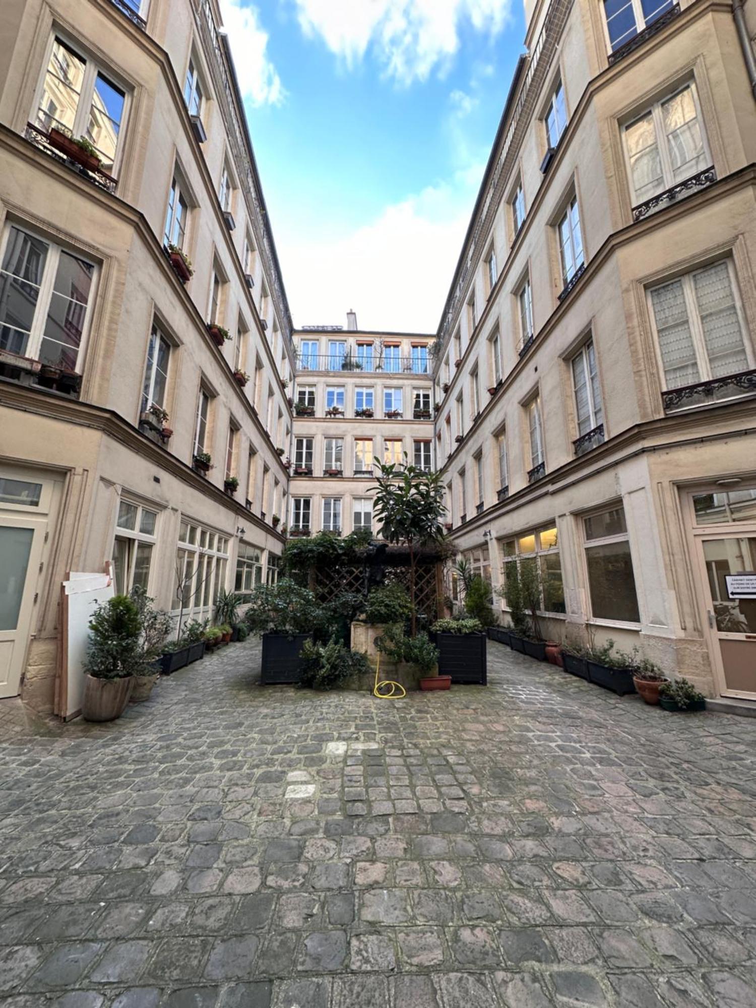 Апартаменты Marais Rooftop Studio - Metro Filles Du Calvaire Париж Экстерьер фото
